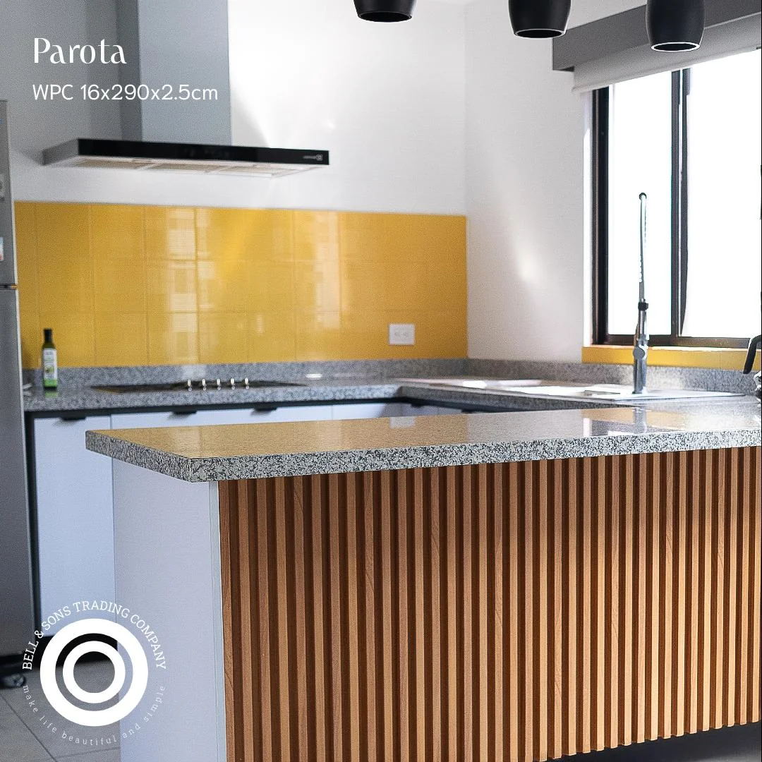 Panel WPC en espacio residencial moderno